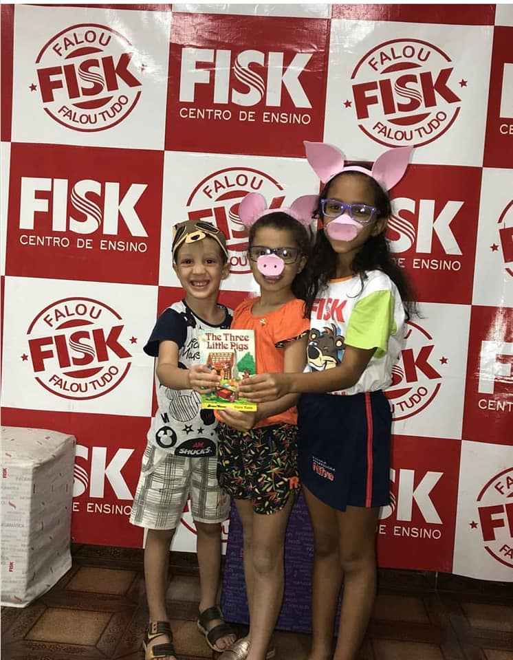 Fisk Goiânia/Go - Story Day "Three Little Pigs"